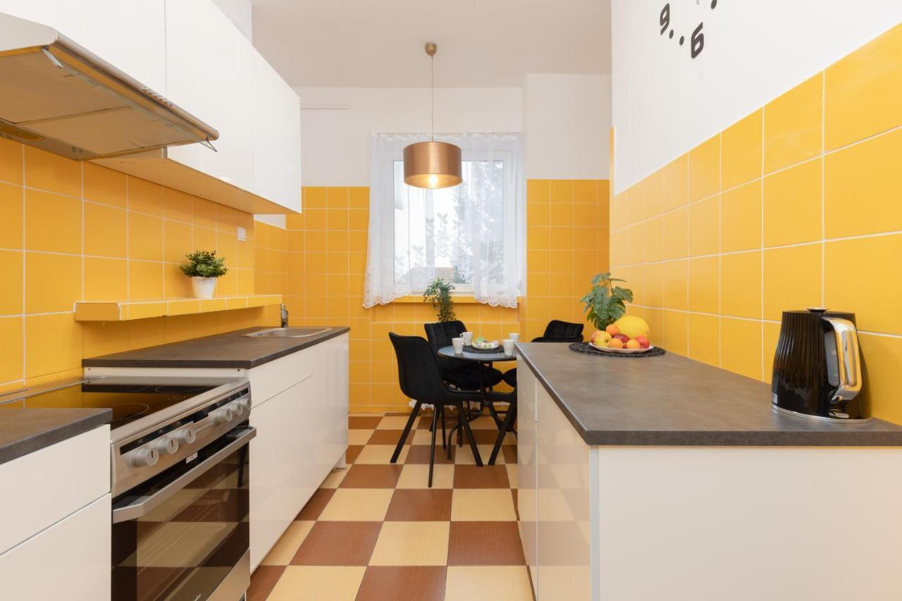 Metro Plac Wilsona Apartments Mickiewicza By Noclegi Renters Warschau Exterior foto