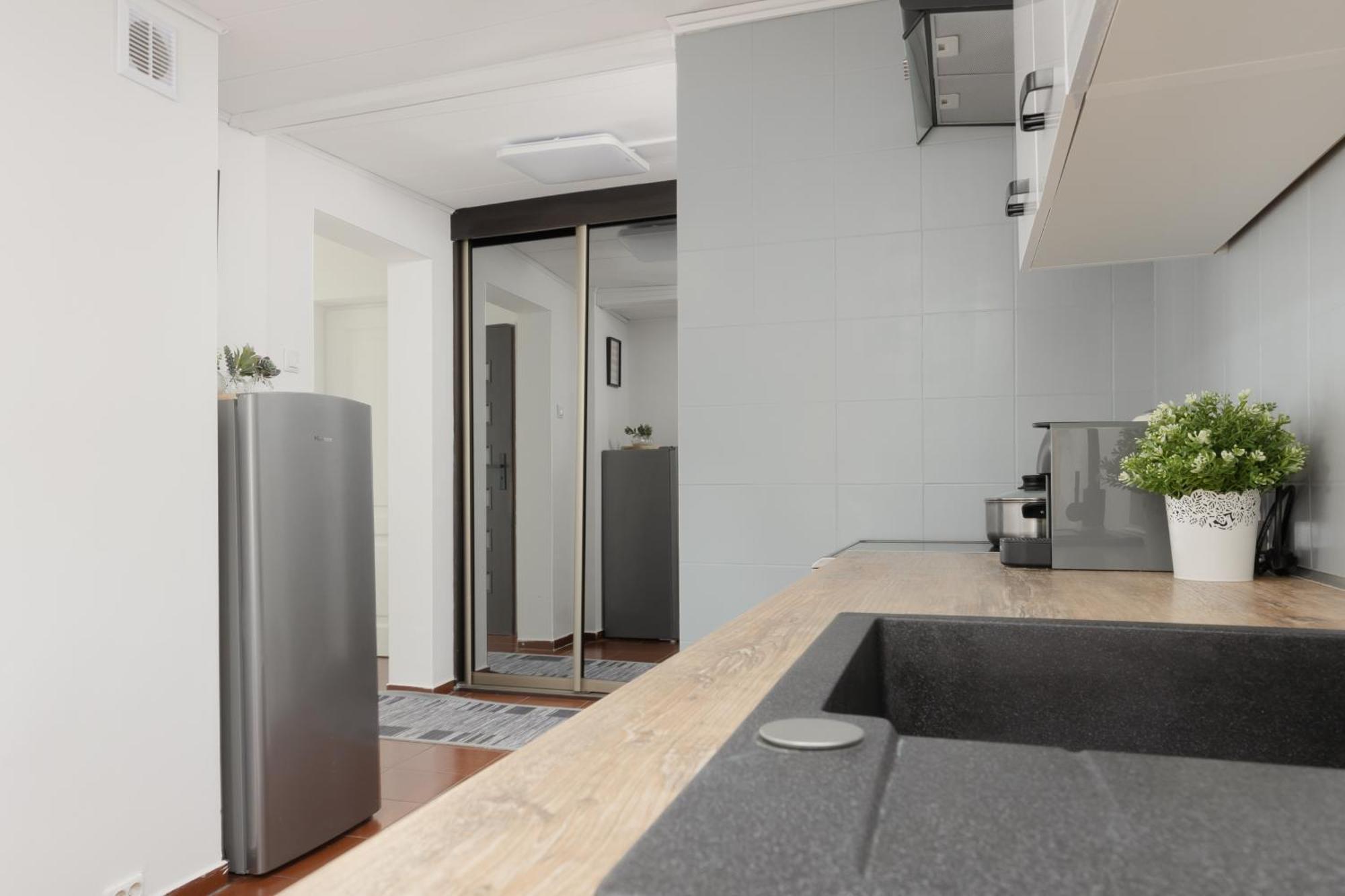 Metro Plac Wilsona Apartments Mickiewicza By Noclegi Renters Warschau Exterior foto